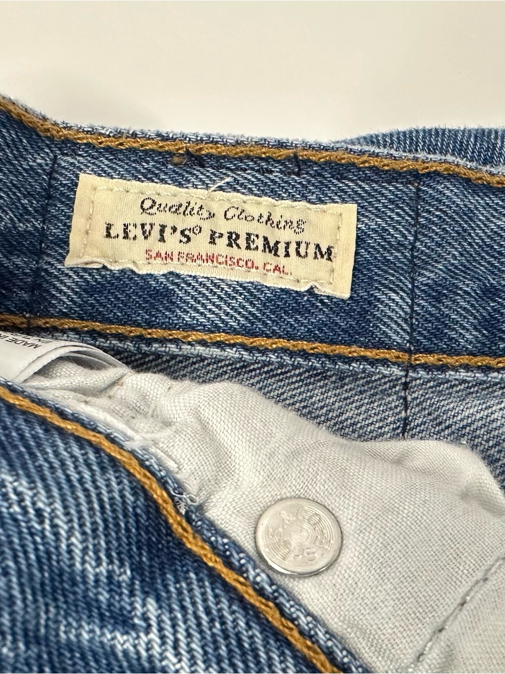 Levi’s Premium Distressed Jeans – Size 31 ✨
